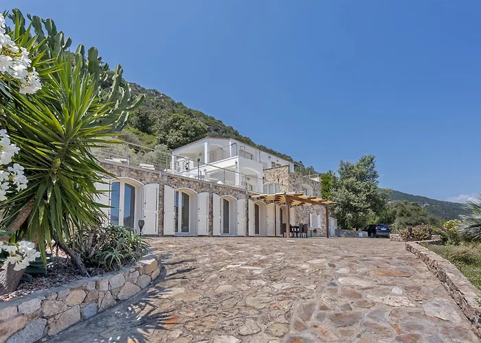 Paolo Con Piscina Privata Тертения